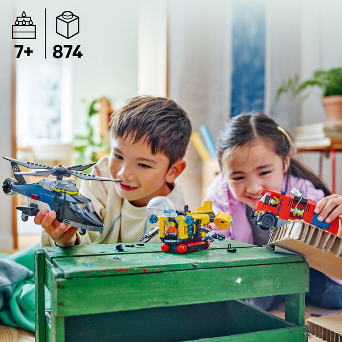 LEGO City Helikopter, Brandweerauto en onderzeeër remix 60462 product in gebruik