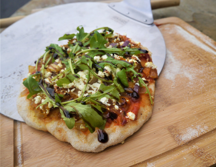 Cadac pizzaschep 50cm product in gebruik