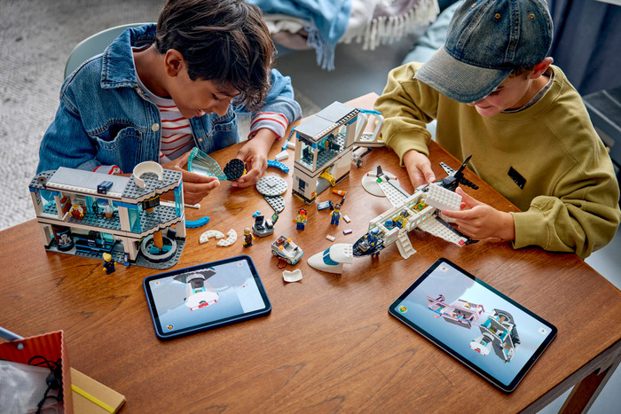 LEGO City Luchthaven met Vliegtuig 60502 product in gebruik