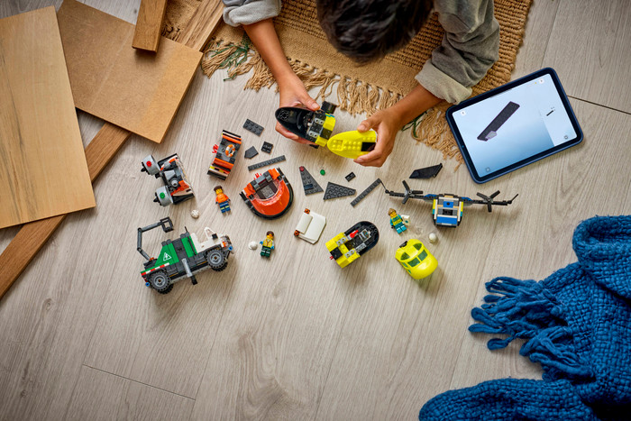 LEGO City Vliegtuig, Servicewagen en Hovercraft remix 60505 product in gebruik