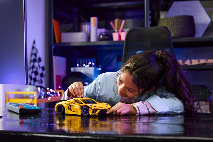 LEGO Technic Chevrolet Corvette Stingray 42205 product in gebruik