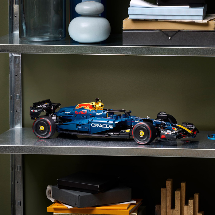 LEGO Technic Oracle Red Bull Racing RB20 F1 auto 42206 product in gebruik