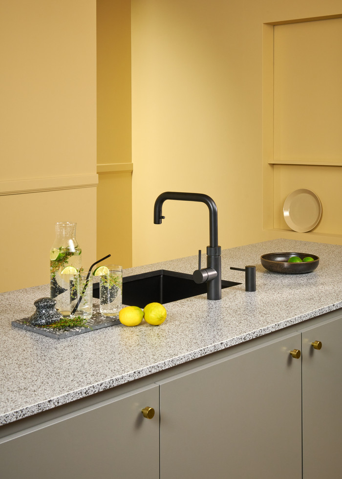 Quooker COMBI+ + Quooker Flex Square Zwart product in gebruik