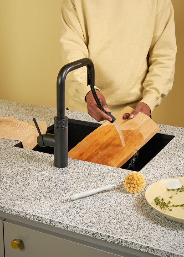 Quooker COMBI + Quooker Flex Square Black product in use