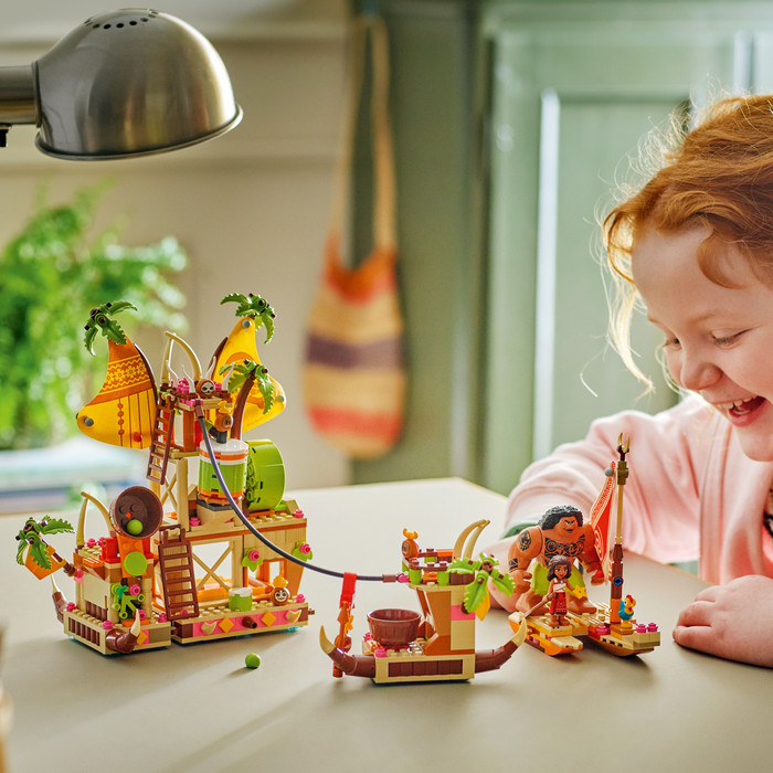 LEGO Disney Vaiana 2 Kakamora Boot 43258 product in gebruik