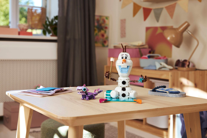 LEGO Disney Olaf en Bruni's Picnickplezier 43287 product in gebruik
