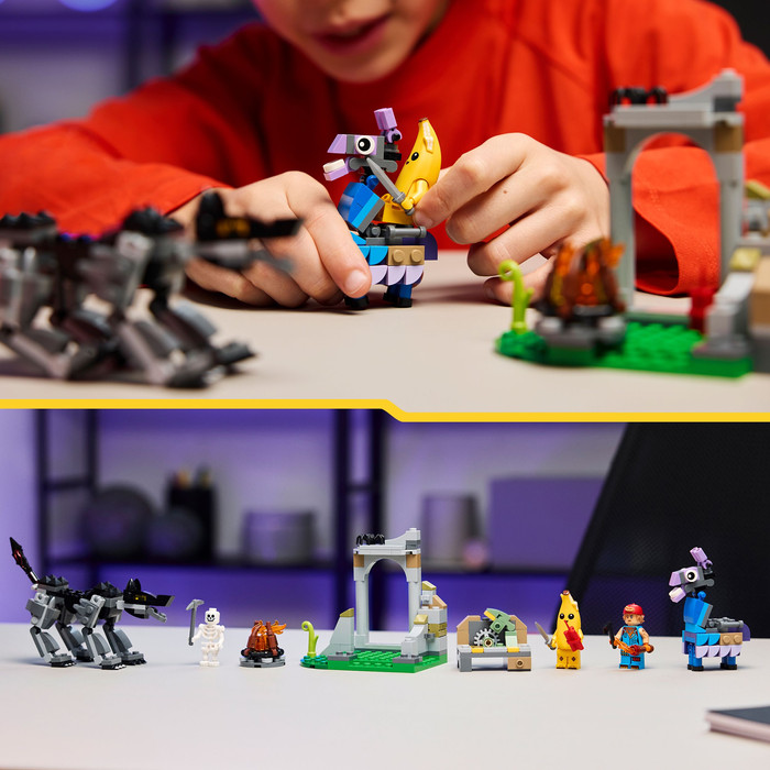 LEGO Fortnite Peely en Sparkplugs kamp 77075 product in gebruik