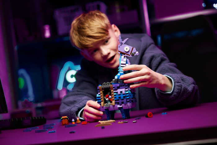 LEGO Fortnite Supply Llama 77071 product in gebruik