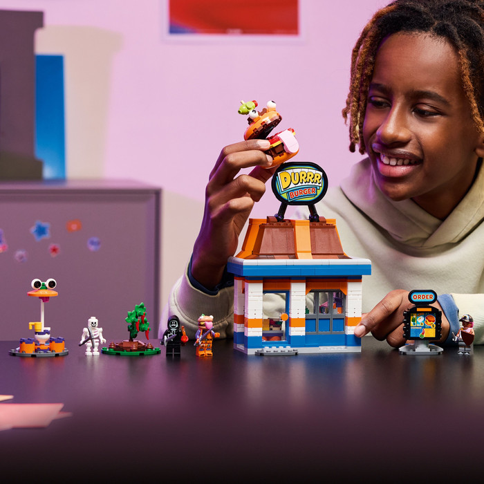 LEGO Fortnite Durrr Burger restaurant 77076 product in gebruik