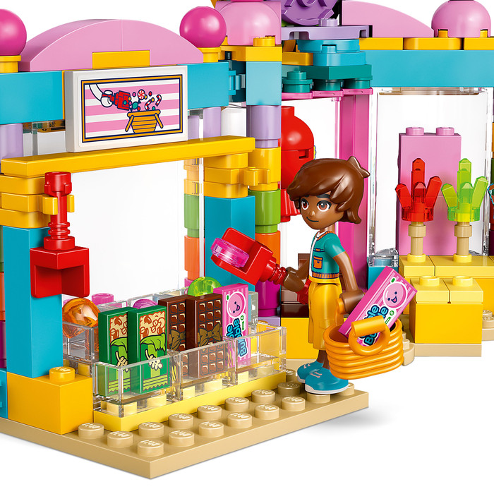 LEGO Friends Heartlake City Snoepwinkel 42649 product in gebruik