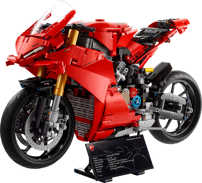 LEGO Technic Ducati Panigale V4 S motor 42202 Main Image
