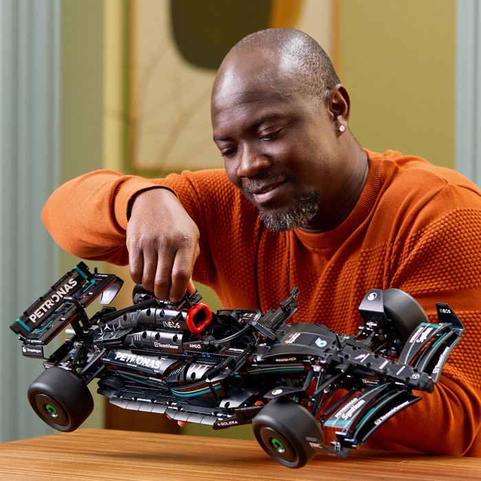 LEGO Technic Mercedes-AMG F1 W14 E Performance 42171 product in gebruik