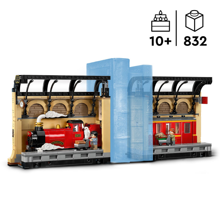 LEGO Harry Potter Boekensteun de Zweinstein Express 76450 product in gebruik