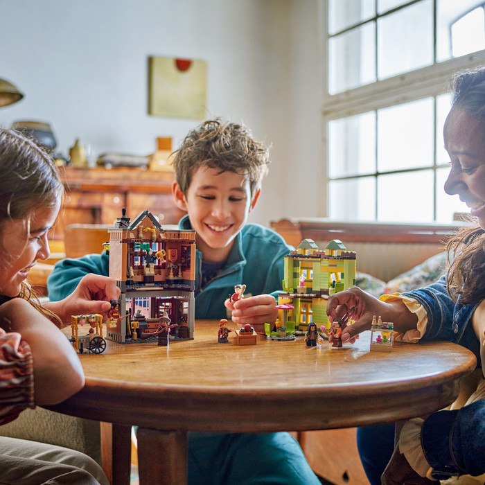 LEGO Harry Potter Zwik & Zwachtels Zwerkbalpaleis en IJssalon 76452 product in gebruik