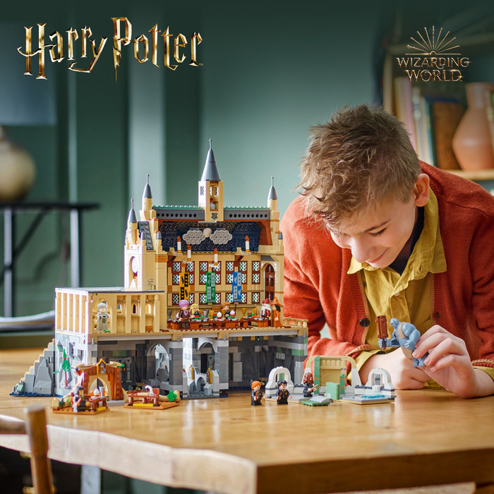 LEGO Harry Potter Kasteel Zweinstein: de Grote Zaal 76435 product in gebruik