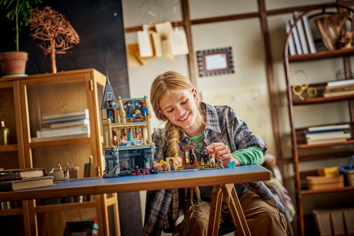 LEGO Harry Potter Kasteel Zweinstein: Ziekenhuisvleugel 76463 product in gebruik