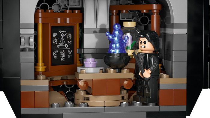 LEGO Harry Potter Klaslokaal voor Geheime Toverdranken 76464 product in gebruik