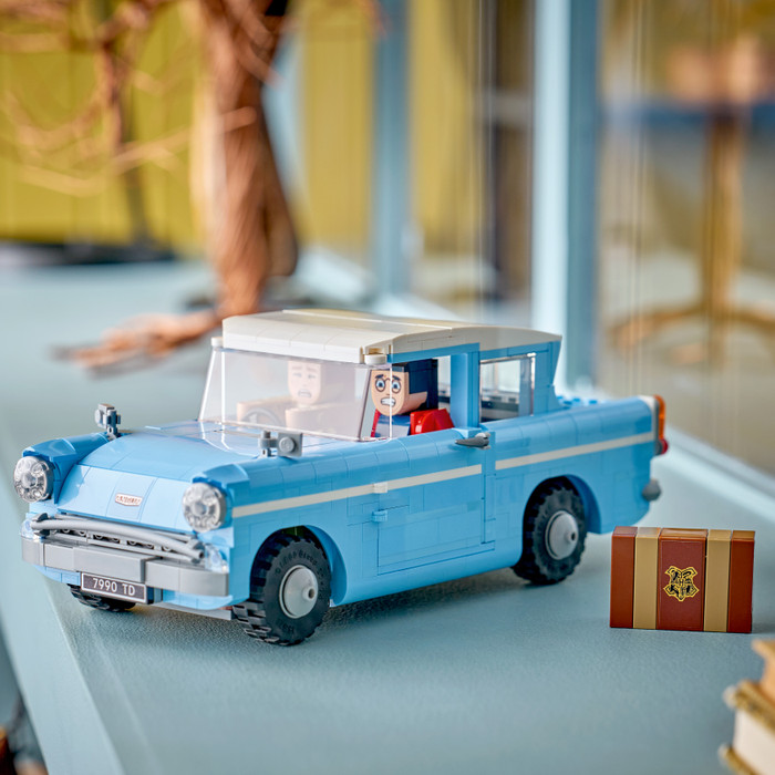 LEGO Harry Potter Betoverde Vliegende Ford Anglia 76470 product in gebruik