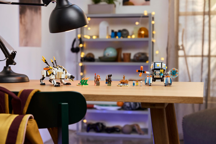 LEGO Horizon Adventures Aloy en Varl vs. Shell-Walker en Sawtooth 77037 product in gebruik