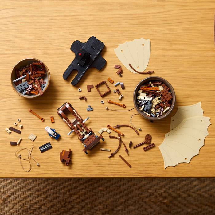 LEGO Icons de Vliegmachine van Leonardo da Vinci 10363 product in gebruik