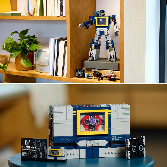 LEGO Icons Transformers: Soundwave 10358 product in gebruik