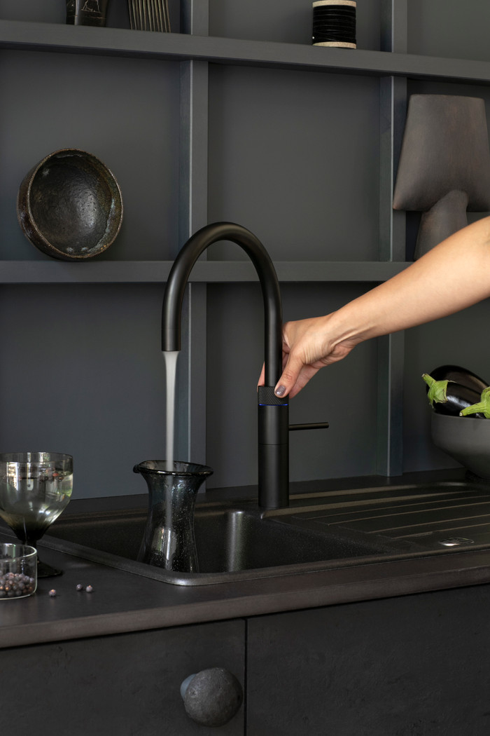 Quooker COMBI+ + Quooker Fusion Round Zwart product in gebruik