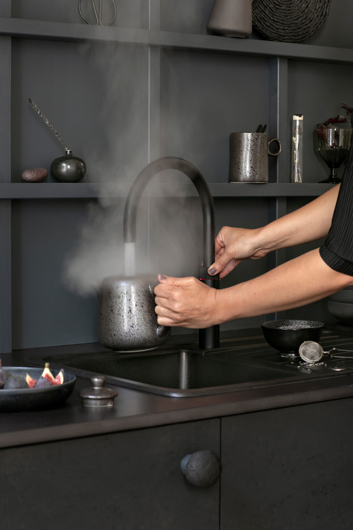 Quooker COMBI+ + Quooker Fusion Round Zwart product in gebruik