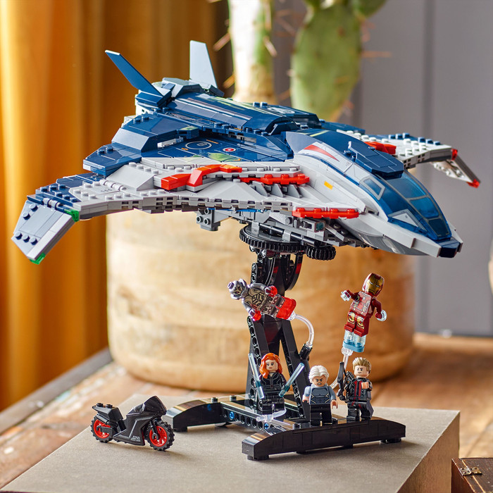 LEGO Marvel Avengers: Age of Ultron Quinjet 76325 product in gebruik