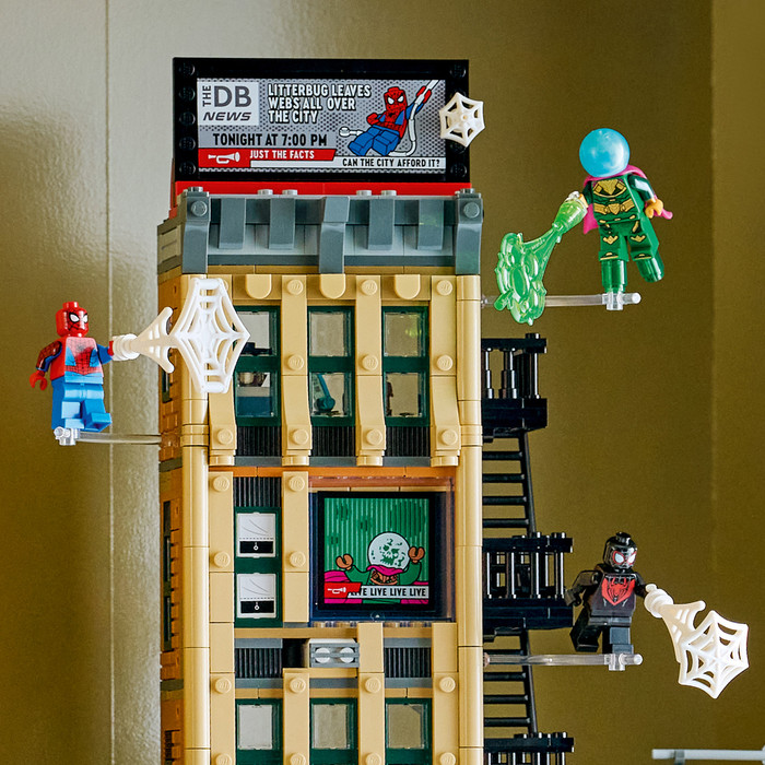 LEGO Marvel Spider-Man vs Mysterio: The Daily Bugle 76342 product in use