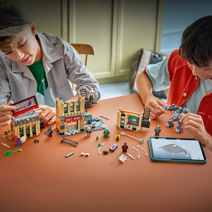 LEGO Marvel Spider-Man vs Mysterio: The Daily Bugle 76342 product in use