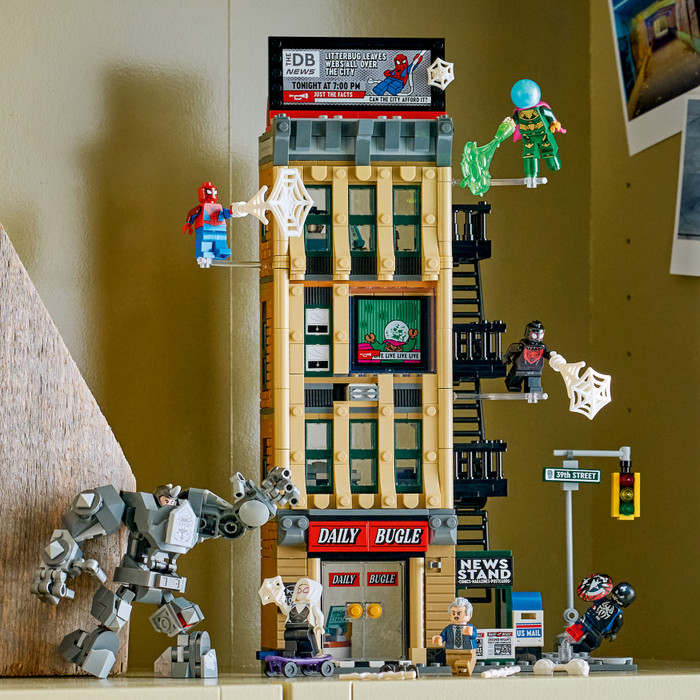 LEGO Marvel Spider-Man vs Mysterio: The Daily Bugle 76342 product in use