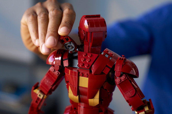 LEGO Marvel Iron Man Mark 3 Verzameleditie 76344 product in gebruik