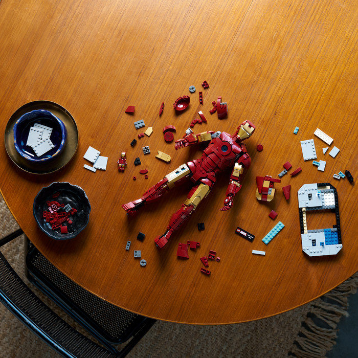 LEGO Marvel Iron Man Mark 3 Verzameleditie 76344 product in gebruik