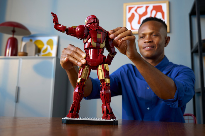 LEGO Marvel Iron Man Mark 3 Verzameleditie 76344 product in gebruik