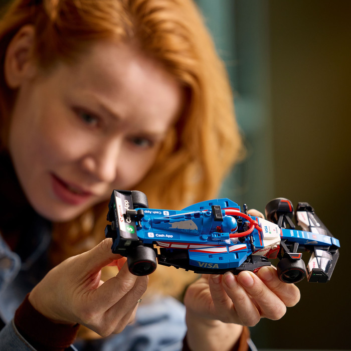 LEGO Speed Champions Visa Cash App RB VCARB 01 F1 racewagen 77246 product in gebruik