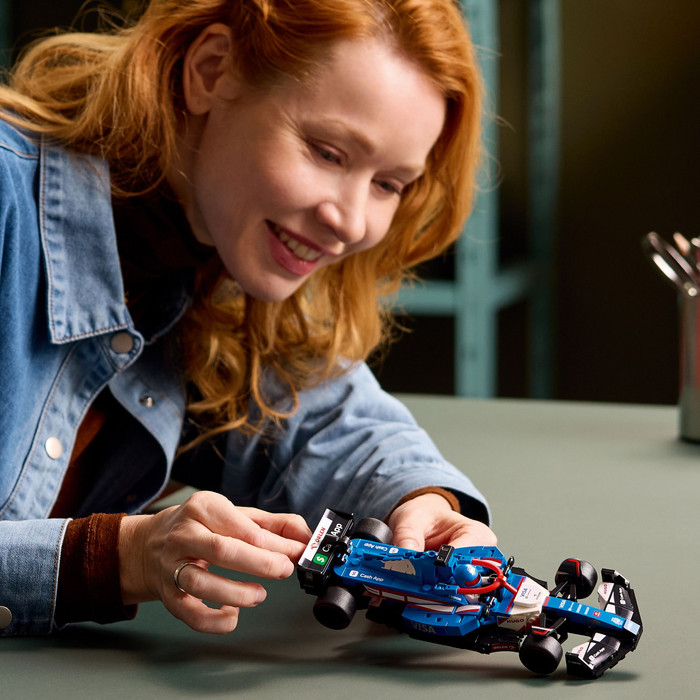 LEGO Speed Champions Visa Cash App RB VCARB 01 F1 racewagen 77246 product in gebruik