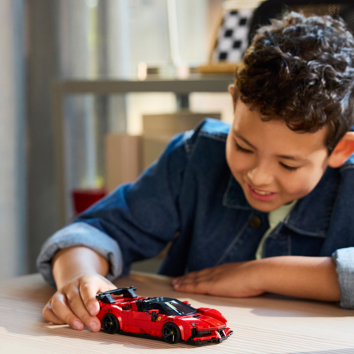 LEGO Speed Champions Ferrari SF90 XX Stradale Sportauto 77254 product in gebruik