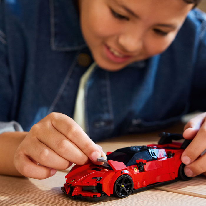 LEGO Speed Champions Ferrari SF90 XX Stradale Sportauto 77254 product in gebruik