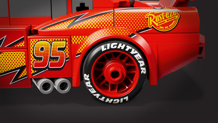 LEGO Speed Champions Lightning McQueen 77255 product in gebruik