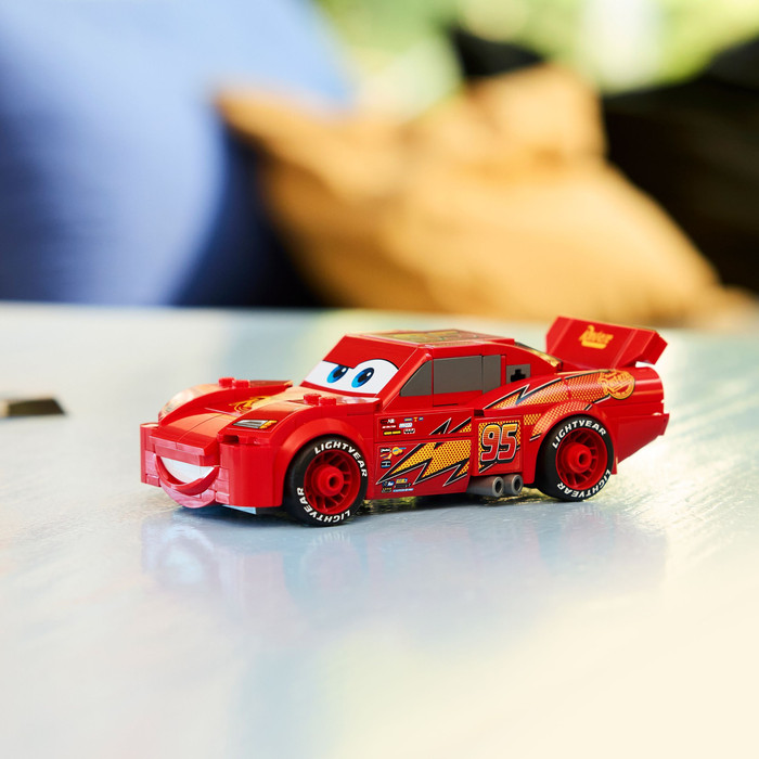 LEGO Speed Champions Lightning McQueen 77255 product in gebruik