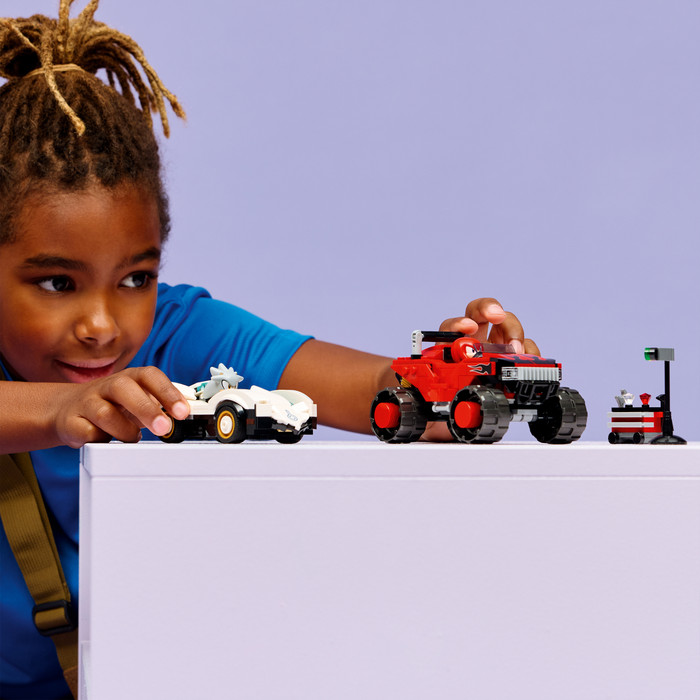 LEGO Sonic Silvers auto vs. Knuckles' monstertruck 77118 product in gebruik