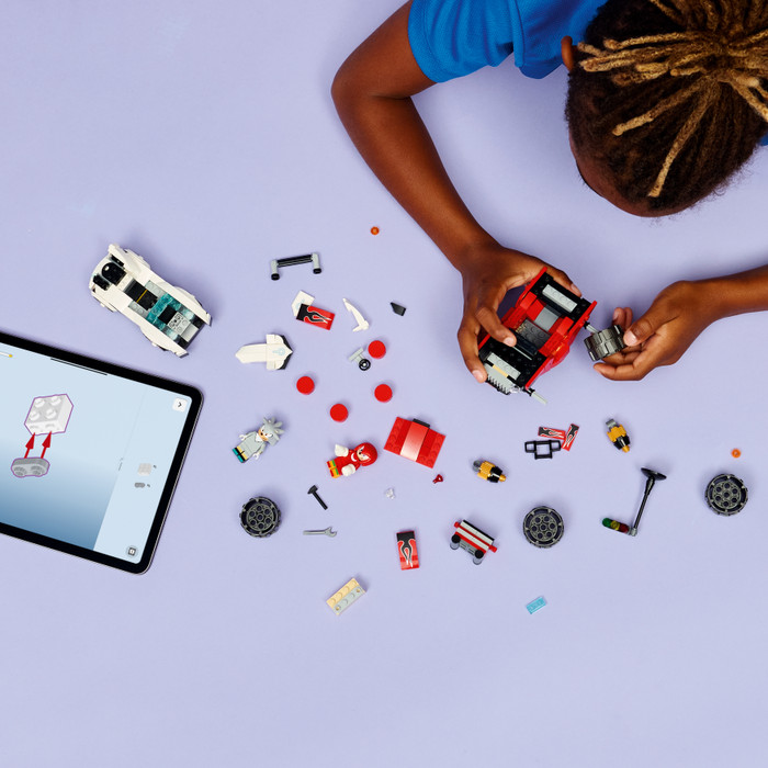 LEGO Sonic Silvers auto vs. Knuckles' monstertruck 77118 product in gebruik