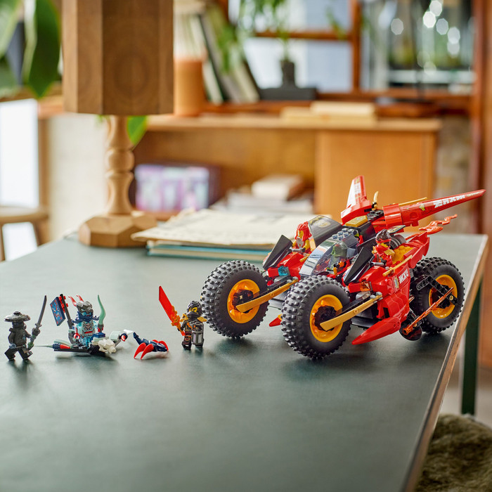 LEGO Ninjago strijdvoertuig 71844 product in gebruik