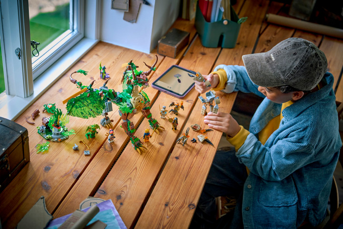 LEGO Ninjago De Draak van het Leven 71859 product in gebruik