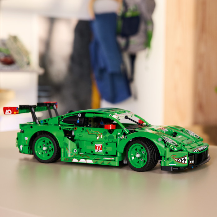 LEGO Technic Porsche 911 GT3 R REXY AO Racing Auto 42224 product in gebruik