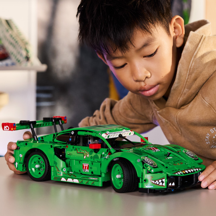 LEGO Technic Porsche 911 GT3 R REXY AO Racing Auto 42224 product in gebruik