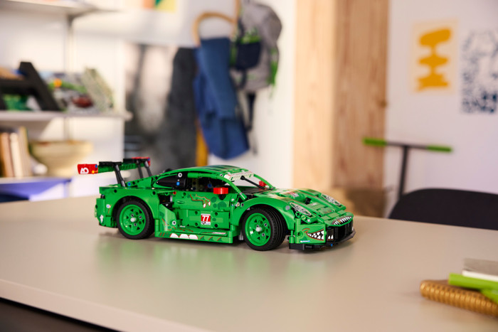 LEGO Technic Porsche 911 GT3 R REXY AO Racing Auto 42224 product in gebruik