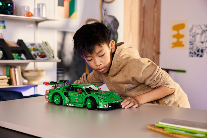 LEGO Technic Porsche 911 GT3 R REXY AO Racing Auto 42224 product in gebruik