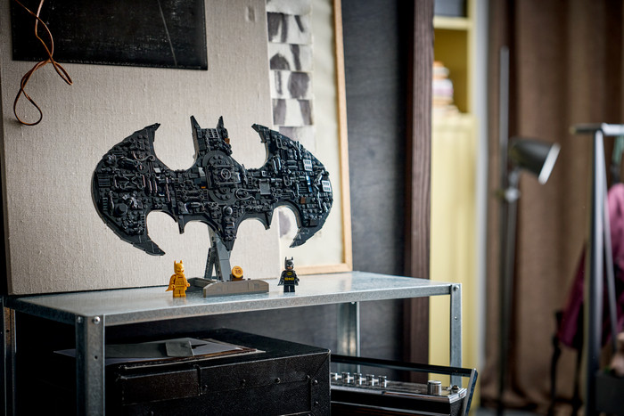 LEGO DC Batman Logo 76330 product in gebruik