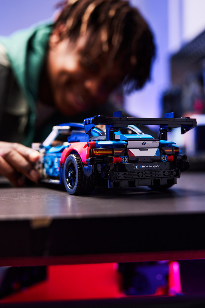 LEGO Technic BMW M4 GT3 EVO Race Auto 42226 product in gebruik